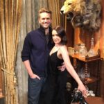 Marla Sokoloff Instagram - When your work wife poses with you like she’s your biggest/most awkward fan. 🙋🏻‍♀️ *also proof that @johnbrotherton is the best. . . . . #fullerhouse #throwbackthursday #tbt #fullhouse #netflix #mattandgia #theharmons #johnbrotherton #landrybender #giamahan