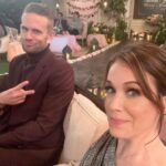 Marla Sokoloff Instagram - When your work wife poses with you like she’s your biggest/most awkward fan. 🙋🏻‍♀️ *also proof that @johnbrotherton is the best. . . . . #fullerhouse #throwbackthursday #tbt #fullhouse #netflix #mattandgia #theharmons #johnbrotherton #landrybender #giamahan