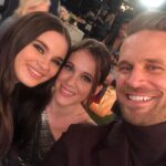 Marla Sokoloff Instagram - When your work wife poses with you like she’s your biggest/most awkward fan. 🙋🏻‍♀️ *also proof that @johnbrotherton is the best. . . . . #fullerhouse #throwbackthursday #tbt #fullhouse #netflix #mattandgia #theharmons #johnbrotherton #landrybender #giamahan