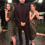 Marla Sokoloff Instagram - When your work wife poses with you like she’s your biggest/most awkward fan. 🙋🏻‍♀️ *also proof that @johnbrotherton is the best. . . . . #fullerhouse #throwbackthursday #tbt #fullhouse #netflix #mattandgia #theharmons #johnbrotherton #landrybender #giamahan