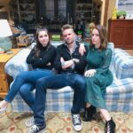 Marla Sokoloff Instagram - When your work wife poses with you like she’s your biggest/most awkward fan. 🙋🏻‍♀️ *also proof that @johnbrotherton is the best. . . . . #fullerhouse #throwbackthursday #tbt #fullhouse #netflix #mattandgia #theharmons #johnbrotherton #landrybender #giamahan