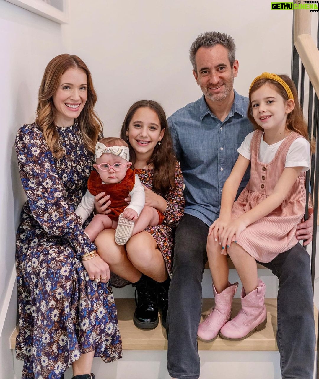 Marla Sokoloff Instagram - Happy Merry All The Things! From our family to yours. 🤍 Xo, The Puros 📷: @stephanielorenphotography