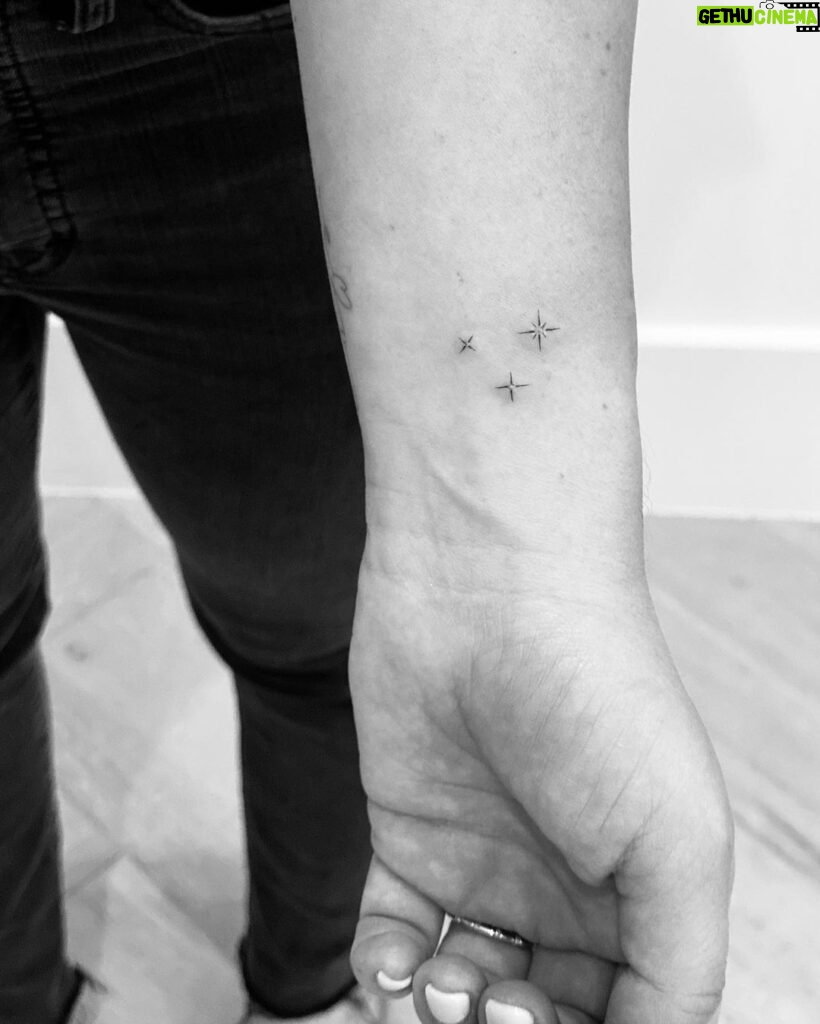 Marla Sokoloff Instagram - ✨Three stars for my girls. A big one, a medium one, and a small one for our new tiny girl. I love the placement as much as the design, so when I lose sight of things I can look down and be reminded of what’s most important in my life. Thank you @cachotattoo for literally gracing me with not only your talent but your kind and gentle soul. (And patience!) Big thanks to my girls at @goodcarmastudio for making the connection. ✨ #sorrymom