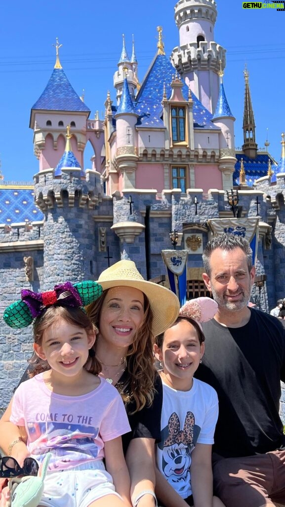 Marla Sokoloff Instagram - Come to Disneyland with me. 🥳 . . #disneyland #disneyfamily #disneyday