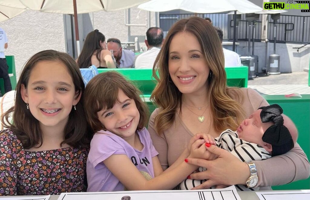Marla Sokoloff Instagram - First Mother’s Day as a mom of THREE.💖 Also… holy moly I have three kids. 😂 Swipe for instagram vs reality: mother/daughter photo edition. . . . . #happymothersday #motherdaughter #girlmom #sisters Jon & Vinny's Restaurant