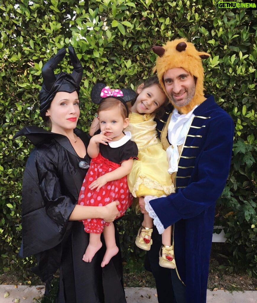 Marla Sokoloff Instagram - How will I embarrass @alecpuro this year? Any guesses? 🤭 #halloween