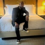 Marlon Wayans Instagram - My theme for my new years show in ATLANTA … suits and sneakers. Let’s bring in the new year in style and comfort @cocacolaroxy NYE show. Get tix