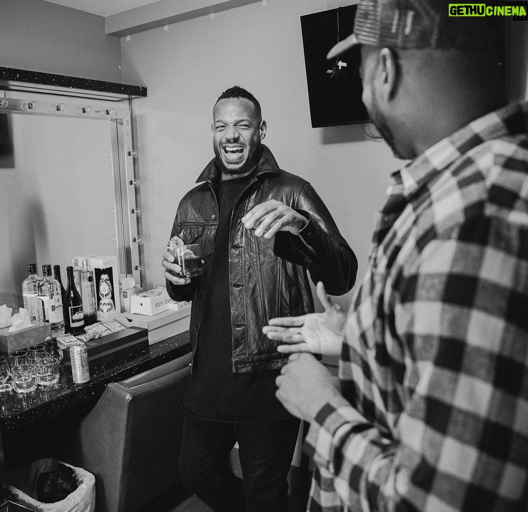 Marlon Wayans Instagram - What do we do backstage before a comedy show? We LAUGH!!! GOOD GRIEF