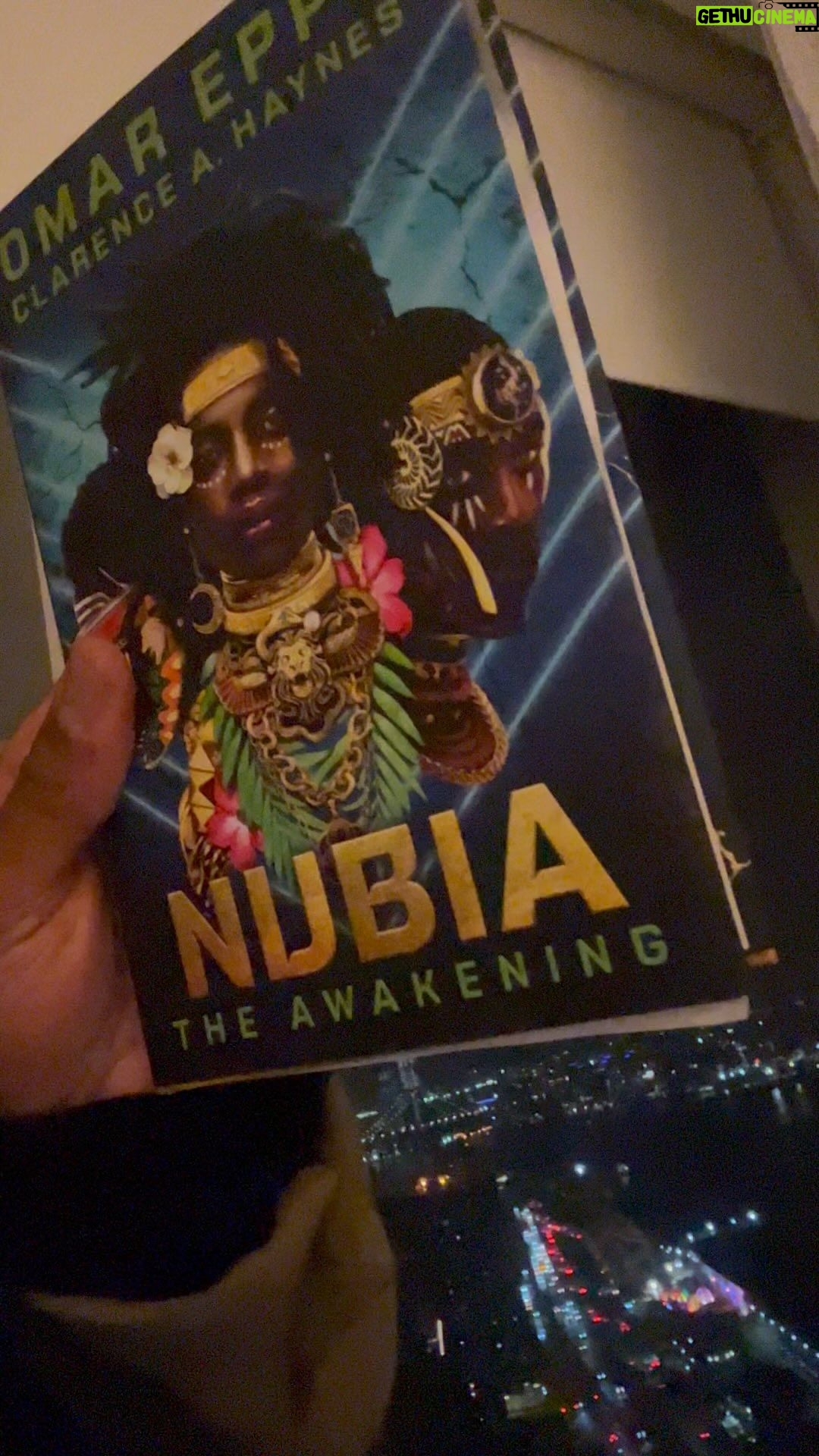Marlon Wayans Instagram - Yall get my bro @omarepps book NUBIA “THE AWAKENING”. It’s GOOOOOOOD!