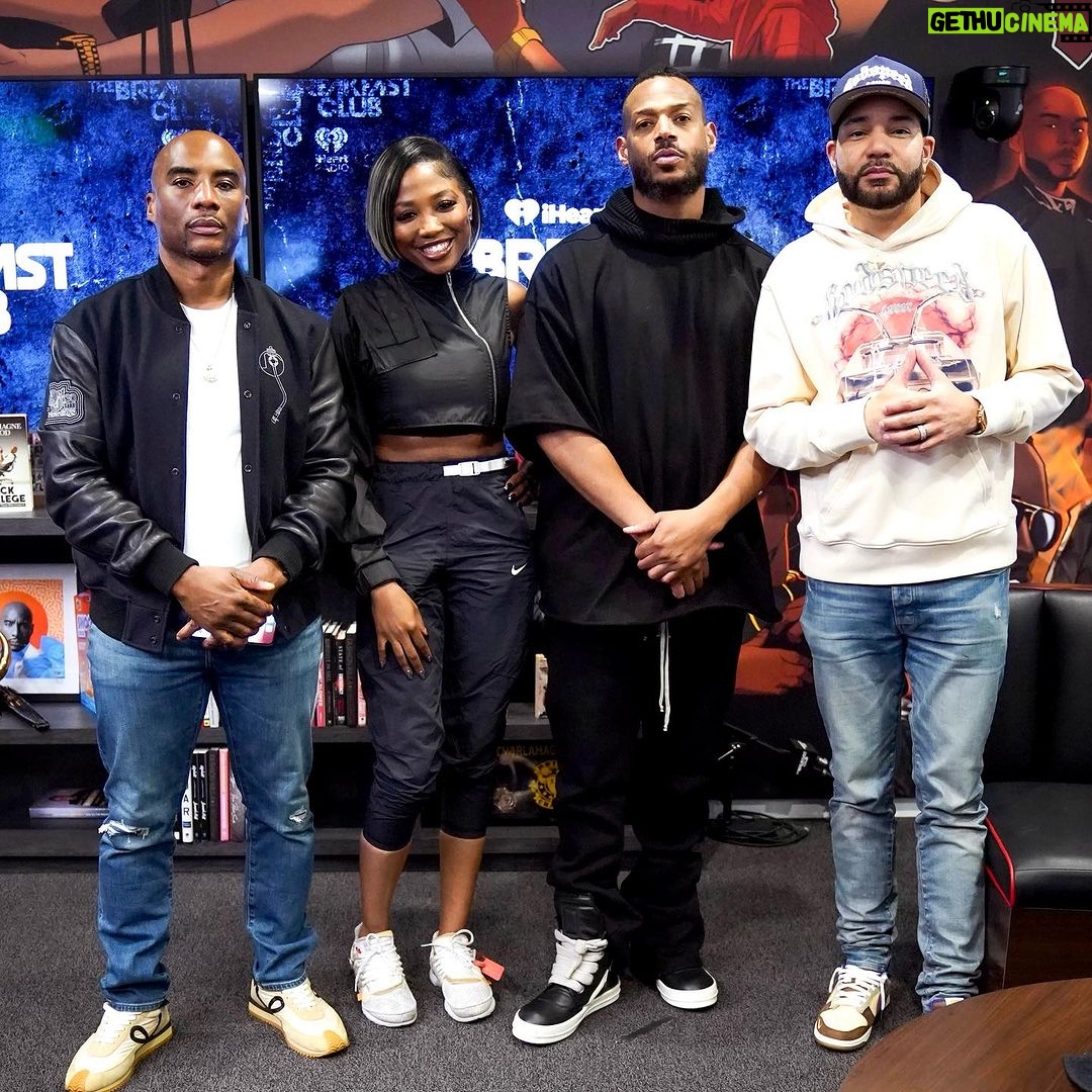 Marlon Wayans Instagram - 🚨 @marlonwayans is in the building w/ #TheBreakfastClubBET! Listen Live on the 🆓@iHeartRadio app & You can catch us live at 9a on @bet ! Power 105.1 FM