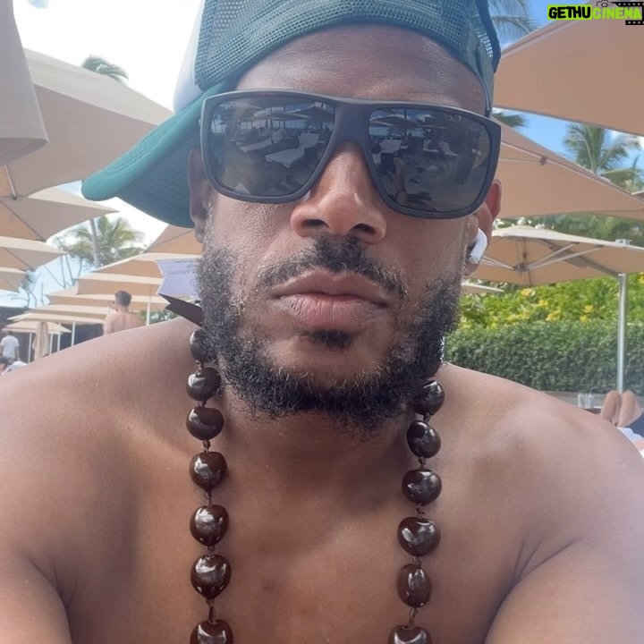 Marlon Wayans Instagram - HAWAII!!! Tomorrow night FRIDAY AND SATURDAY February 9th & 10th LIVE 2 shows per night at the world famous @bluenotehawaii GET TIX NOW!!! Don’t wait.