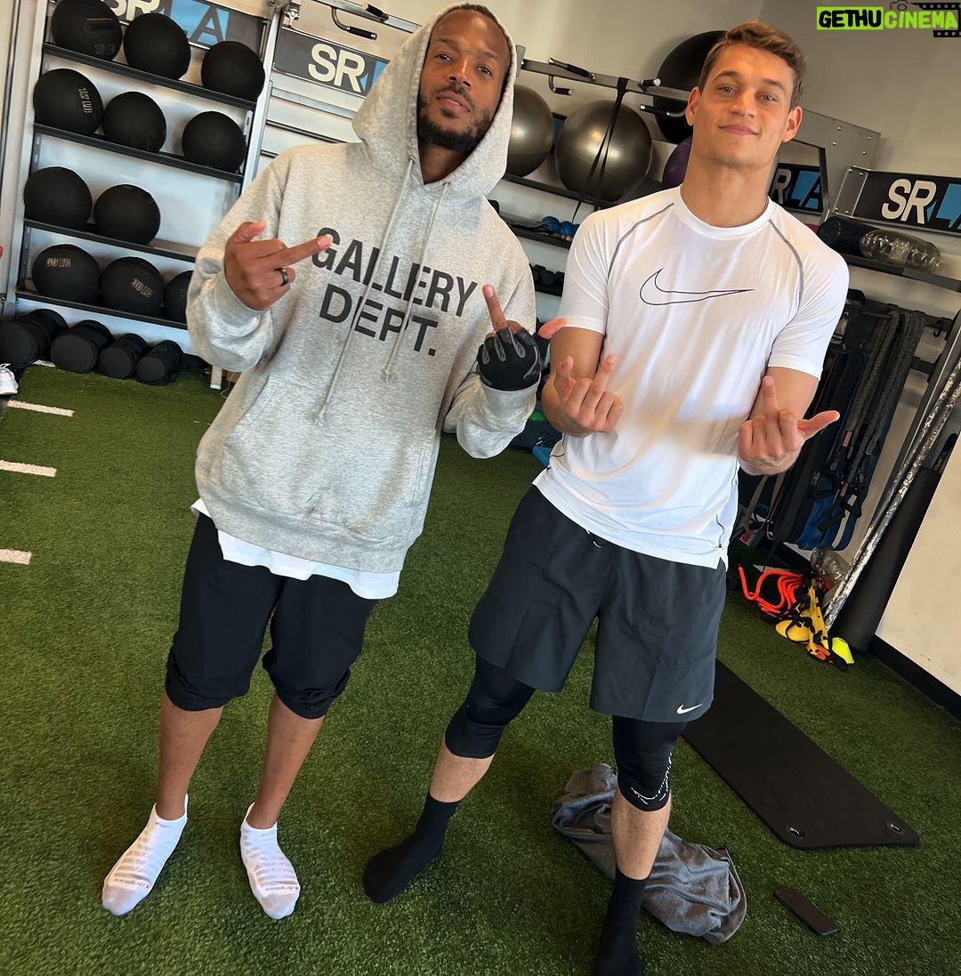 Marlon Wayans Instagram - Zero f***s about a workout. No pain no gain. Let the journey begin