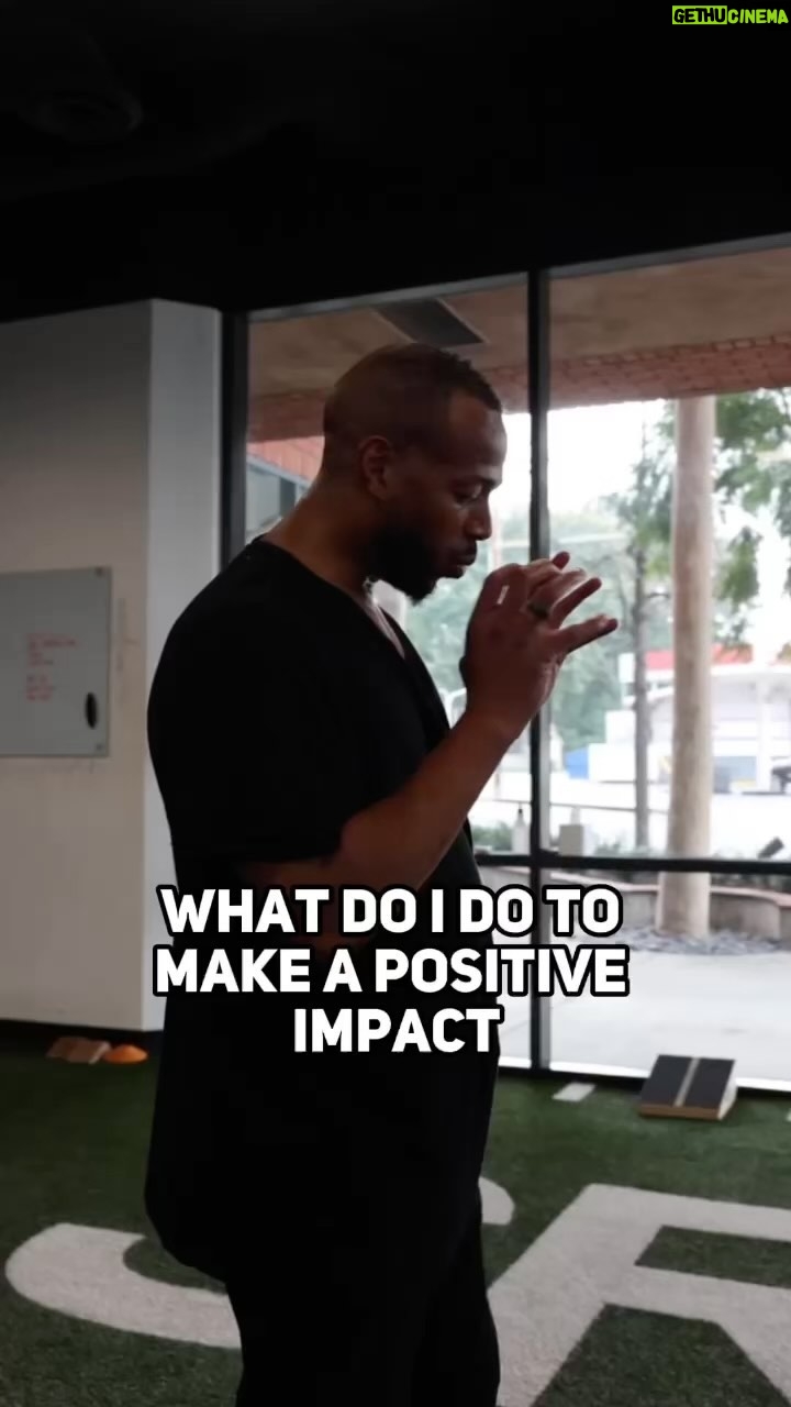 Marlon Wayans Instagram - I’ve had some HARD CHOICES to make in my life. So chose things I chose LOVE and I chose to LOVE MYSELF. Over the course of a lifetime I’ve learned something new DISCERNMENT. Everyone should eat but not everyone belongs at your table… and i say that with LOVE.