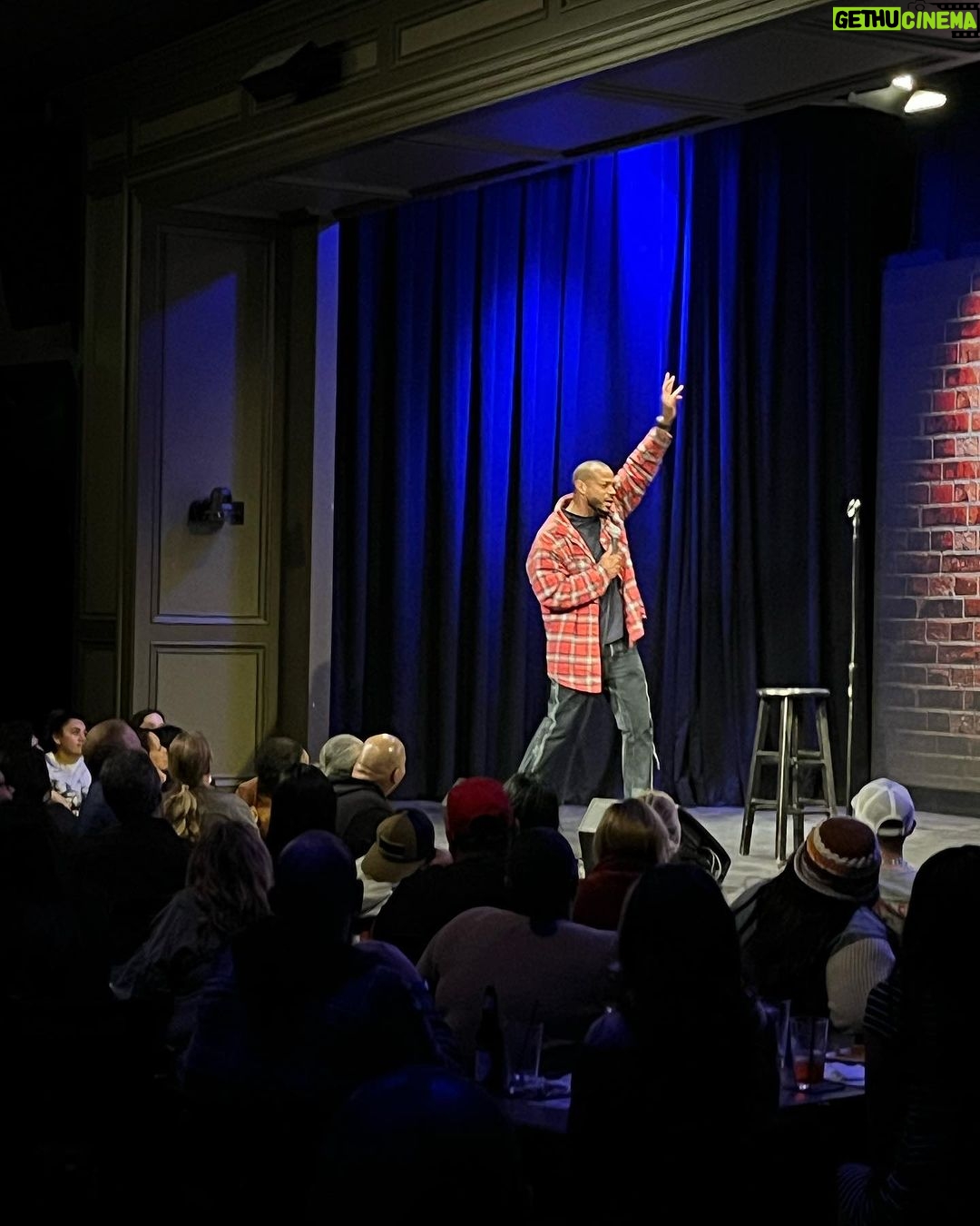 Marlon Wayans Instagram - It’s a great night at the #breaimprov with the hilarious @marlonwayans! There’s still a few tickets left for tomorrow night. Get yours now! 🎟️improv.com/Brea