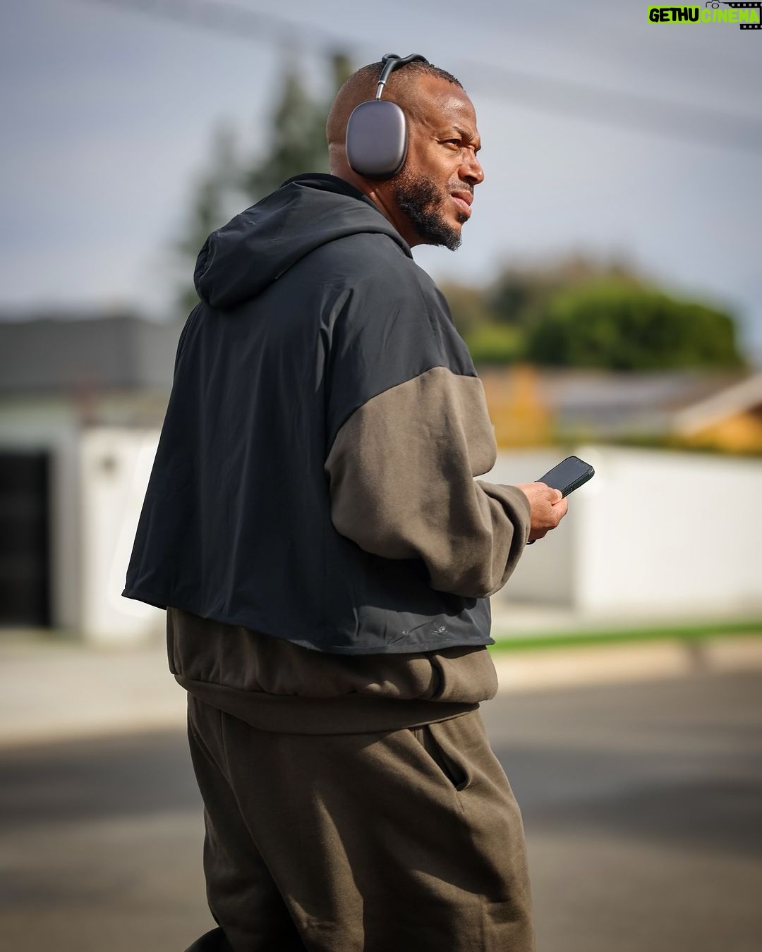 Marlon Wayans Instagram - as i go on my peaceful morning walks i realize how TOXIC our society has become. Social media has given a voice to the most inhumane, ignorant and negative people. It’s sad… I’m gonna live in my happy, positive bubble and let all hate spewing idiots drag each other down. I’m living in love, laughter and light. All those that wanna join me are welcome. The rest of them fuck off.and bless you… I got this great to get.