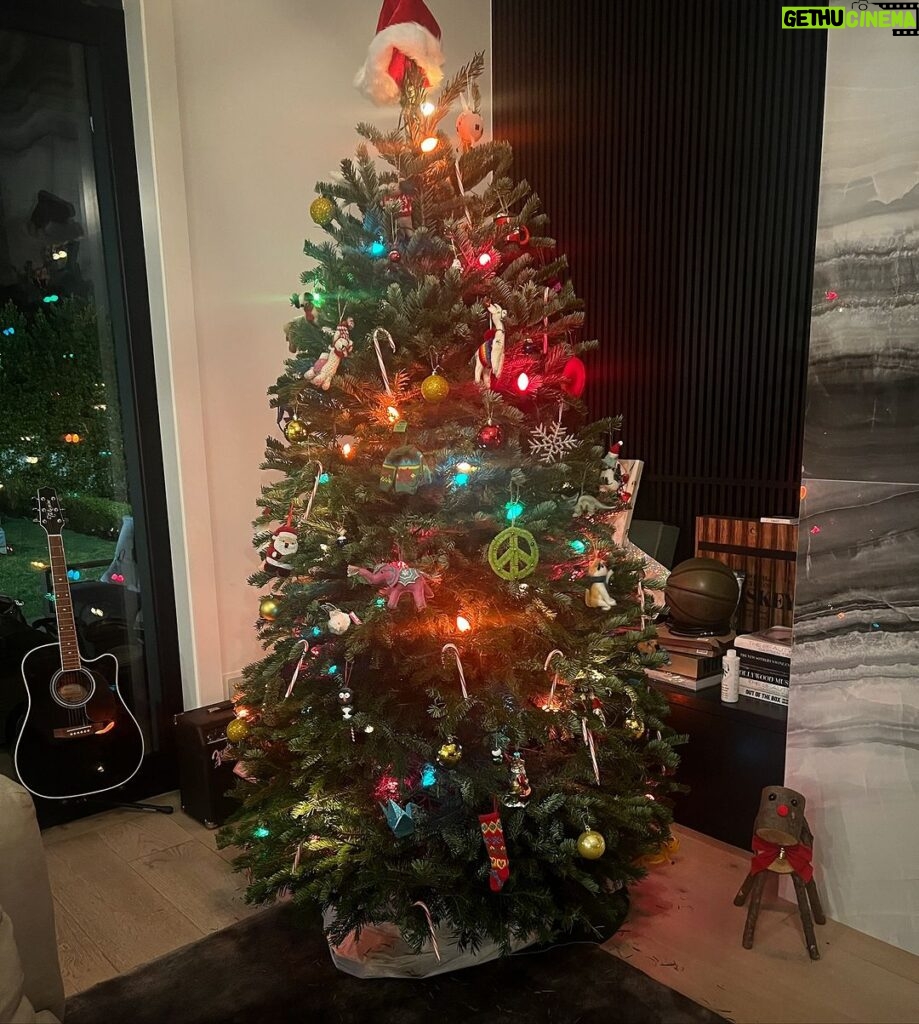 Marlon Wayans Instagram - My tree game crazy!!! Send me yours… it ain’t effing with mine