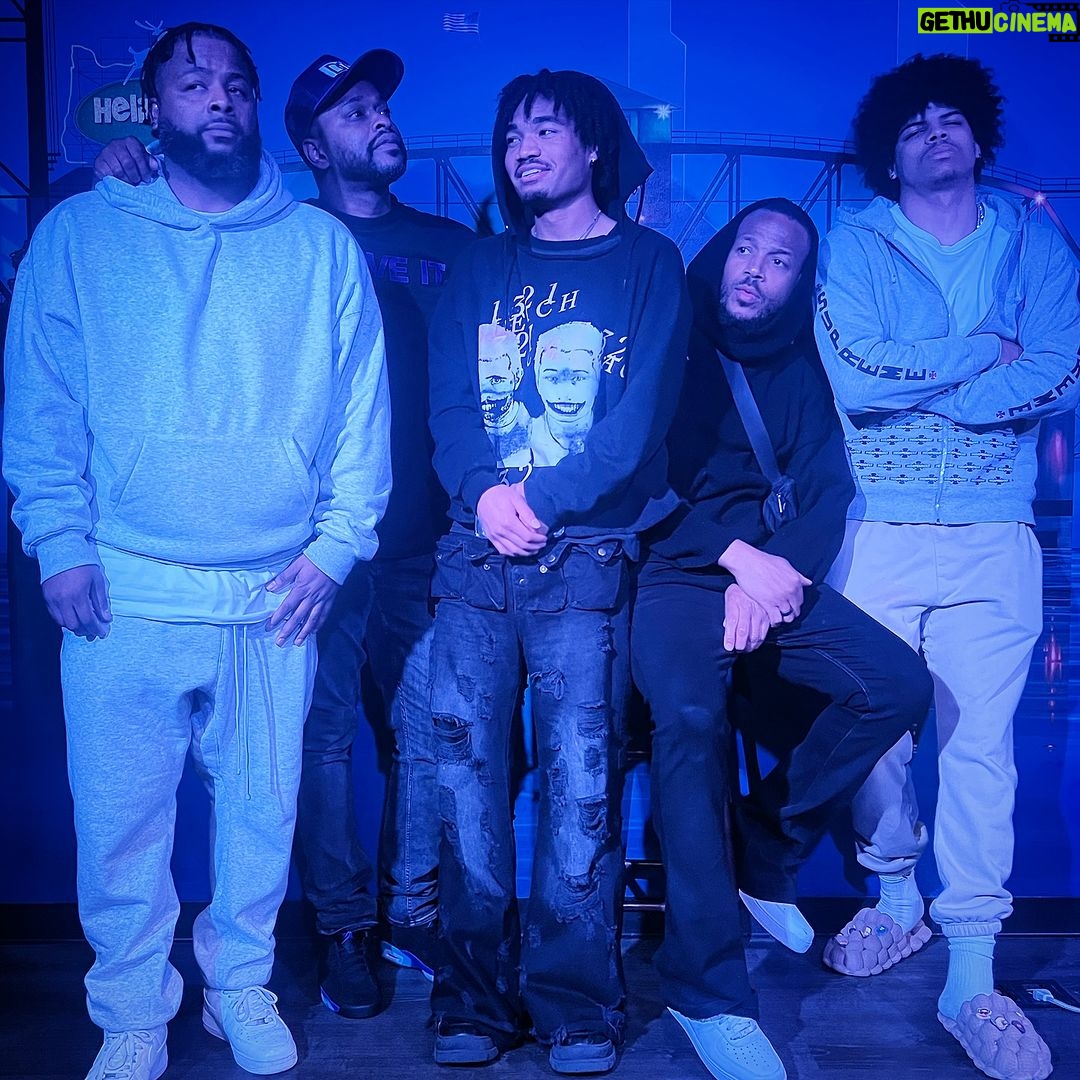 Marlon Wayans Instagram - We WAYANS ran deep in PORTLAND… what a weekend. My new set bout to be on some other other shit RALEIGH! Thursday December 28th – Saturday December 30th at @goodnightscomedy ATLANTA! Sunday December 31st at @cocacolaroxy AUSTIN! Friday January 5th – Sunday January 7th at @capcitycomedy LAS VEGAS! Saturday January 13th at @vhlvtheater CABAZON! Saturday January 20th at @morongocasinoresort BREA! Thursday January 25th – Saturday January 27th at @breaimprov DETROIT! Thursday February 1st at @motorcitycasino GARY, IN! Friday February 2nd at @hrcasinonindiana HONOLULU! Friday February 9th – Saturday February 10th at @bluenotehawaii SEATTLE! Friday February 16th at @stgpresents Moore Theatre VANCOUVER! Saturday February 17th I’m performing at @jflvancouver at the @voguetheatre HANOVER, MD! Thursday March 7th at @livecasinomd PHILADELPHIA! Friday March 8th at @livecasinophl LOS ANGELES! I’ll be performing at Netflix Is A Joke on Wednesday May 8th at @theatre_acedtla . Get your tickets at https://www.axs.com/events/521068/netflix-is-a-joke-presents-marlon-wayans-tickets . Use my presale code MARLON tomorrow, Thursday December 14th from 10am PT to 10pm PT. Everywhere else, get your tickets now