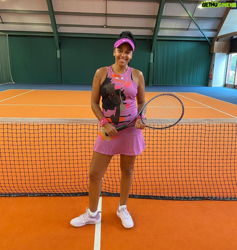 Marsha Thomason Instagram - New @adidas x @thebemagugu threads, new @headtennis_official racket and a wonderful host in @davidlloydmanchester, just a shame I lost this time. But I looked good as I battled!!🤣 I’ll get him next week!! #tennis 🎾❤️