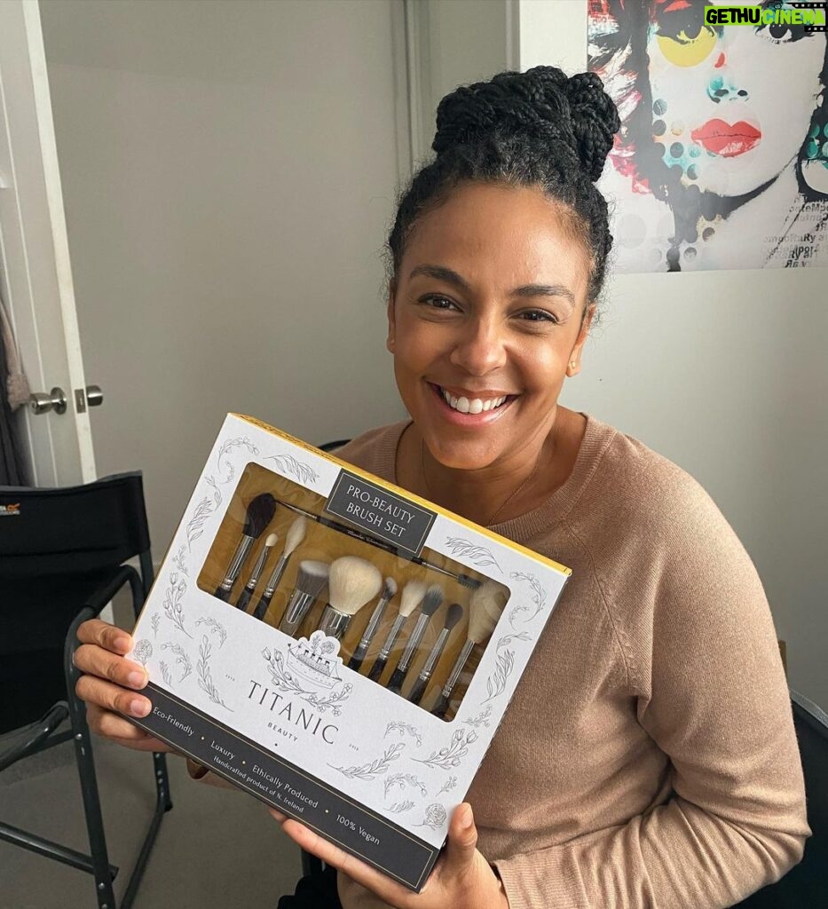 Marsha Thomason Instagram - A huge thank you to @titanicfx for these gorgeous engraved make up brushes! Such a lovely surprise. My daughter is going to be thrilled to receive hers too!