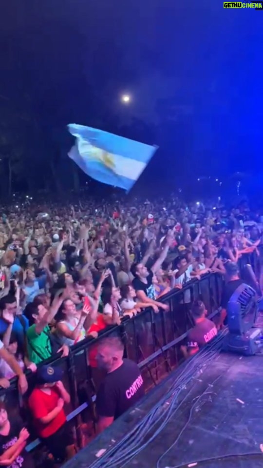 Martín Fabio - 1.3K Likes - Ayer participamos de la 1ra edición de la @fiestadelcubanito en #bahiablanca
Muchas gracias por el fiestón que metieron 👋👋👋
Que sea la primera de muchas! #fiestadelcubanito