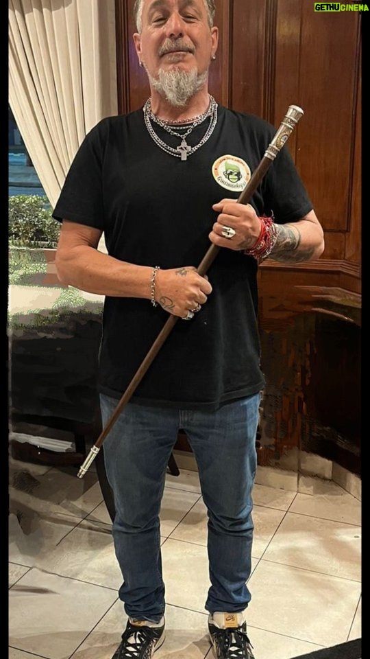 Martín Fabio - 17.8K Likes - Hace 40 años, en estas mismas baldosas de mi querida Esc Nac de Comercio Independencia del Perú de Quilmes (hoy media 15) se votaba por 1ra vez en muchos años, volvía la Democracia! Seguramente todos tengamos cosas que reclamarle, pero agradezcamos que lo podemos hacer en libertad y con respeto a los que dejaron su vida por esta causa. #memoria #yonomeolvido
Argentina, vos sos el mejor país del mundo 🇦🇷