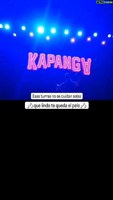 Martín Fabio Instagram - 🎶que lindo te queda el pelo 🎶 #ricardo #champu