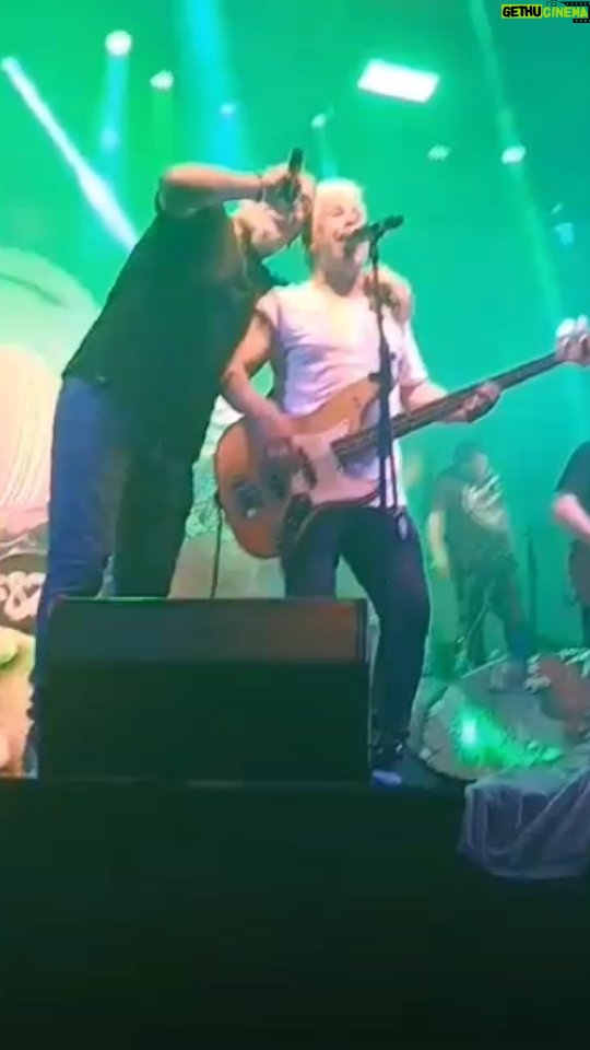 Martín Fabio - 3.9K Likes - Anoche hubo @ritual87paginaoficial en Lanús y #elrobadordeestribillos + #elcómplice @tobiass_fabio no podíamos faltar! Gracias Miguel Ángel, yo tambiên 🙌