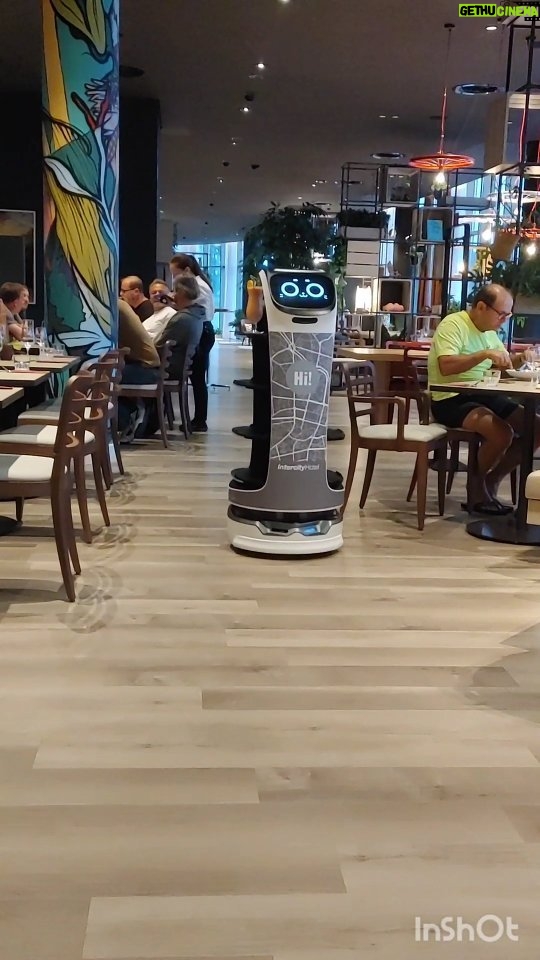 Martín Fabio - 3.3K Likes - El futuro llegó a la mesa 4 🤖