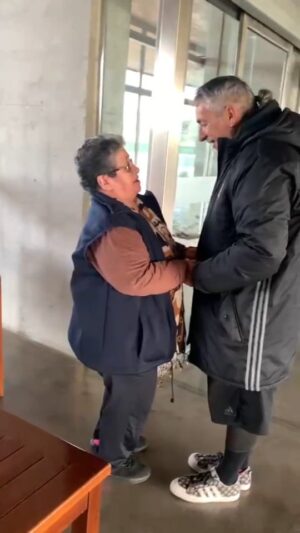 Martín Fabio Instagram - Ella es Rosa, del Barrio El Pozo, Santa Fé, hace las mejores empanadas de surubí del mundo mundial y hoy se levantó 6 am para cocinar y traermelas de desayuno 😃 Rosa, Rosa, tan maravillosa como toda su familia ❤️❤️❤️ #lossanchez