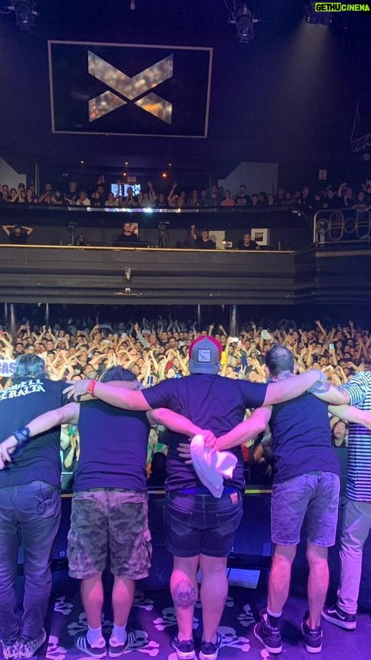 Martín Fabio - 2K Likes - Muchas gracias @teatrovorterix arrancamos los festejos de #a15cmdelarealidad tremenda celebración kapangueros, la rompieron toda 👏👏👏👏#A25AñosDeLaRealidad @kapangasok
Los quiero gratiiiiiiii!!!!!