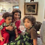 Martha Nowill Instagram - -tentando uma foto com a bisa -o anjo e os bem-casados -max acabado deitado onde ele mais gosta (um bom chão de taco) -tentando uma foto com a vó -bastidores peçinha -descida do menino jesus cheia de amor e que poderia estar um tico mais afinada -netos e bisnetos com o papai-noel -guardanapinhos suecos comprados em paris - o dia seguinte com os Braga -um brie folhado que acabou em 4 minutos -felizes no natal, faltou uma foto com meu pai ❤️