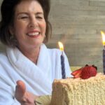 Martha Nowill Instagram - Ontem foi aniversário da minha mãe e teve dupla comemoração pq ela não sabia que ia ganhar uma festa uma surpresa. A gente enganou ela direitinho neh? @ivo2749 @inespisanifranceschini @marinanowill ♥️
