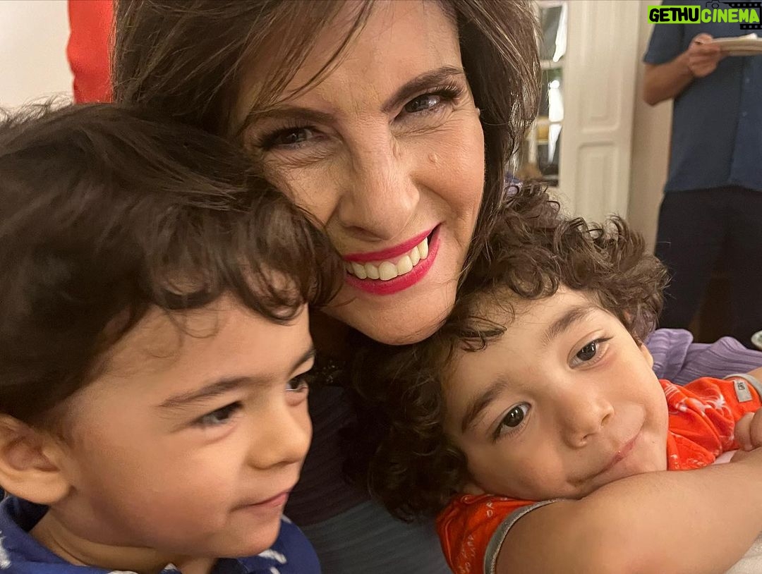 Martha Nowill Instagram - Ontem foi aniversário da minha mãe e teve dupla comemoração pq ela não sabia que ia ganhar uma festa uma surpresa. A gente enganou ela direitinho neh? @ivo2749 @inespisanifranceschini @marinanowill ♥️