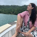 Martha Nowill Instagram - Pausa na Flip p/ um mergulho nas águas verdes de Paraty e um passeinho lindo no @sempressaparaty , c/ almoço luxuoso feito pela minha irmã @giselaschborges (@gastromar ) Obrigada Gi Odoyá Iemanjá 💙