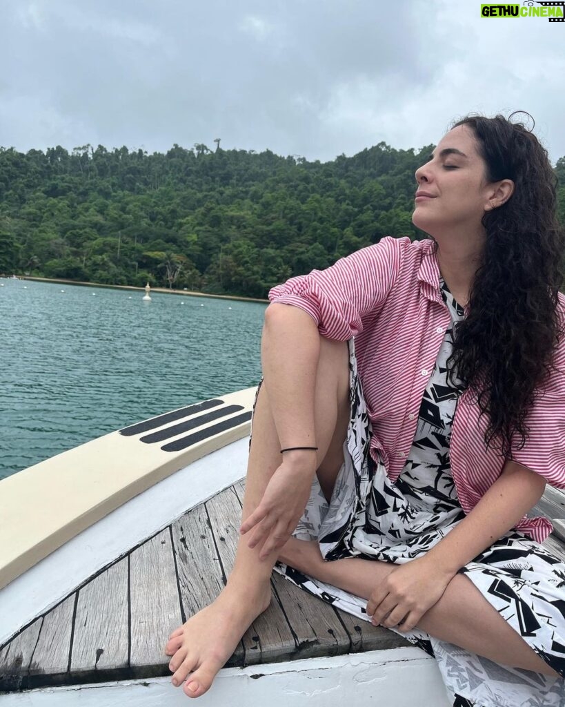 Martha Nowill Instagram - Pausa na Flip p/ um mergulho nas águas verdes de Paraty e um passeinho lindo no @sempressaparaty , c/ almoço luxuoso feito pela minha irmã @giselaschborges (@gastromar ) Obrigada Gi Odoyá Iemanjá 💙