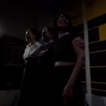 Martha Nowill Instagram - No exato momento que a @daniela_thomas_ pediu p/ que todos fechassem os olhos e ouvissem nossas leituras da @supersonicalivros (eu, @estreladalva e @fran.wt1 ), no exato momento as luzes de Paraty se apagaram. No apagão interpretamos textos de autores diversos por uma hora, sem eletricidade, sem sinais de internet, sem microfone, só com as lanternas dos celulares e um calor apocalíptico. Eu li trechos do manuscrito da Pagu que deu origem a peça @asondadepagu e agora é lançado pela @fosforoeditora c/ organizacão e prefácio da maravilhosa @silvana.jeha e @eloahpina . Tb li um trecho de uma peça maluca e fantástica da @mario.aubert editada pela @editoracobogo . Que noite, que parceiras, que público. E eu com esta blusa linda, trabalho da @fitlojaoficial em parceria com a @amism_sateremawe , um trabalho lindo que tenho a honra de receber do @aresjeff e vestir numa noite tão especial. Centro Histórico de Paraty