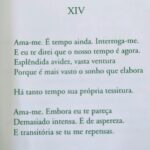 Martha Nowill Instagram - meu I Ching Poético para uma terça-feira abafada versos do primeiro livro que comprei da Hilda Hilst, “ Do Amor”, que chega a estar gasto de tanto manuseio. Nem sei se ainda sou tão apaixonada pelo poema como já fui um dia.