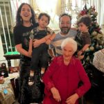 Martha Nowill Instagram - -tentando uma foto com a bisa -o anjo e os bem-casados -max acabado deitado onde ele mais gosta (um bom chão de taco) -tentando uma foto com a vó -bastidores peçinha -descida do menino jesus cheia de amor e que poderia estar um tico mais afinada -netos e bisnetos com o papai-noel -guardanapinhos suecos comprados em paris - o dia seguinte com os Braga -um brie folhado que acabou em 4 minutos -felizes no natal, faltou uma foto com meu pai ❤️