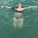 Martha Nowill Instagram - Pausa na Flip p/ um mergulho nas águas verdes de Paraty e um passeinho lindo no @sempressaparaty , c/ almoço luxuoso feito pela minha irmã @giselaschborges (@gastromar ) Obrigada Gi Odoyá Iemanjá 💙