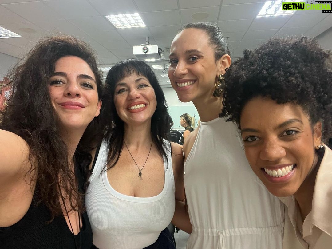 Martha Nowill Instagram - ontem, no @brlab_ , eu mediei uma mesa incrível (foi demais mesmo) com essas garotas maravilhosas @karineteles @alice.marcone @nathaliapontocruz