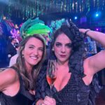 Martha Nowill Instagram - um catadão de baile, pré-baile e pós @bailedorosewood 1- eu e @luizfcbraga usando looks sustentáveis e lindos da @trama_afetiva 2- eu posando p/ a foto, enquanto @aresjeff posava p/ outra foto 3- eu e @aresjeff posando p/ a mesma foto 4- @alceuvalenca cantando uma das minhas músicas prediletas 🖤 5- a bota linda da @melissaoficial que eu vou usar no carnaval todo 6- os cílios postiços que eu consegui colar sozinhaaaa 7- com minha amiga @patacamposmello 8- castelinho de drinques 9 e 10- com a fada madrinha @thaislosso na prova do vestido