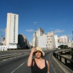 Martha Nowill Instagram - Morei a uma quadra do Minhocão por alguns anos. Todo domingo eu ia andar na pista fechada e ficava abismada com o absurdo que é esse viaduto atravessado na cidade de forma tão violenta e descabida, a ponto de se tornar poético. (pra quem não mora lá, obviamente) Em 2012, eu, @marcela.lordy e @deb_osborn fizemos um curta sobre São Paulo, amor e a especulação imobiliária chamado “Aluga-se”, e tinha um OFF sobre o Minhocão que eu adorava. Feliz aniversário para essa cidade que chamo de minha e que treina a gente em encontrar poesia em lugares improváveis. Te amo. fotos do @joaocare meu parceiro e namorado na época São Paulo, Brazil