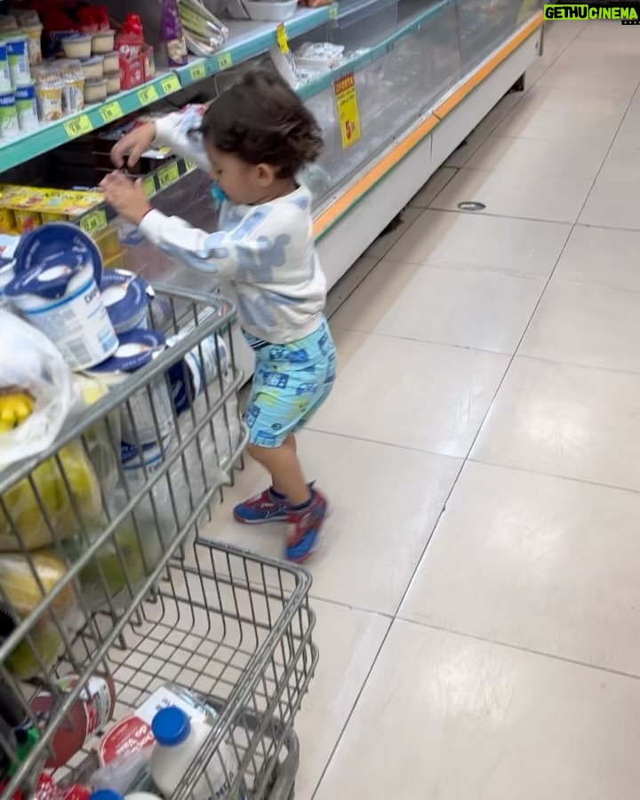 Martha Nowill Instagram - Hoje teve a primeira “feira” orgânica do ano c/ a caixa da @raizsoficial e mercado no fim do dia com meus @los.papudos ! ou seria Boludos @galvaoleo ? rsrs. A festa foi completa e nosso jantar vai ser todo cheio de assunto ❤️🔥