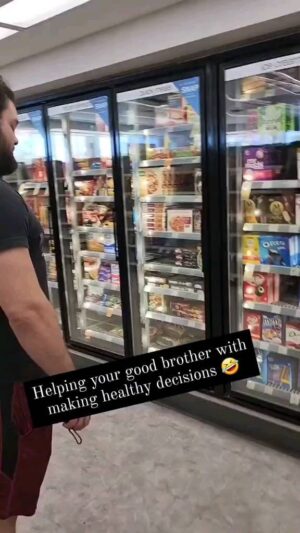 Martin Casaus Instagram - Accountability partners suck sometimes @deyvan_torres !! I want ice cream!!! @halotopcreamery your my only healthy hope. 

Who is your accountability partner? And what do they keep you from?

#MartinCasaus #Mcfitness