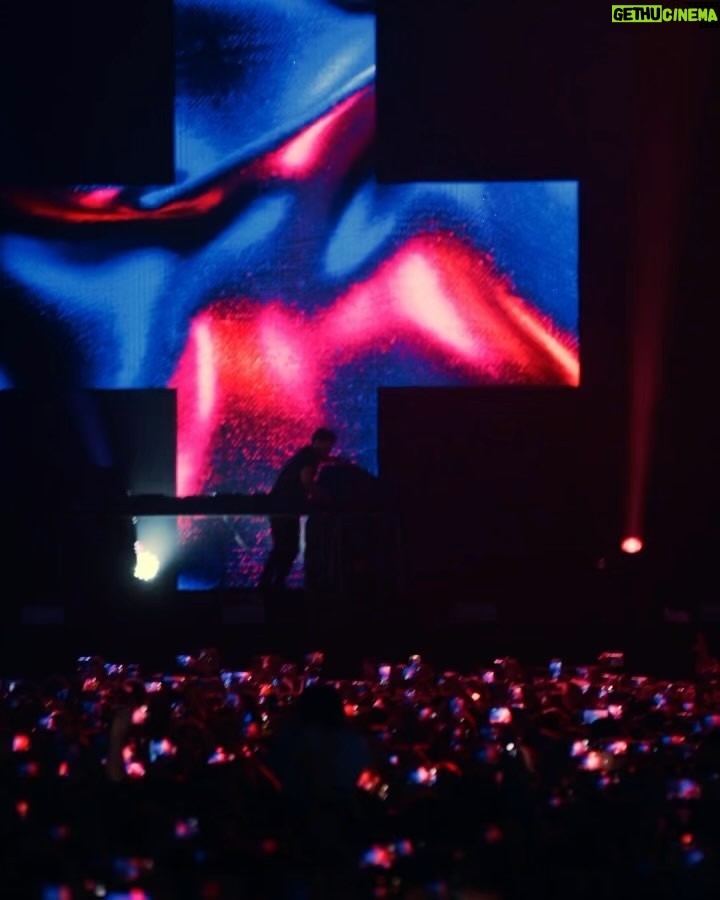 Martin Garrix Instagram - China I’ve missed you.. thank you for both shows last night ❤️❤️