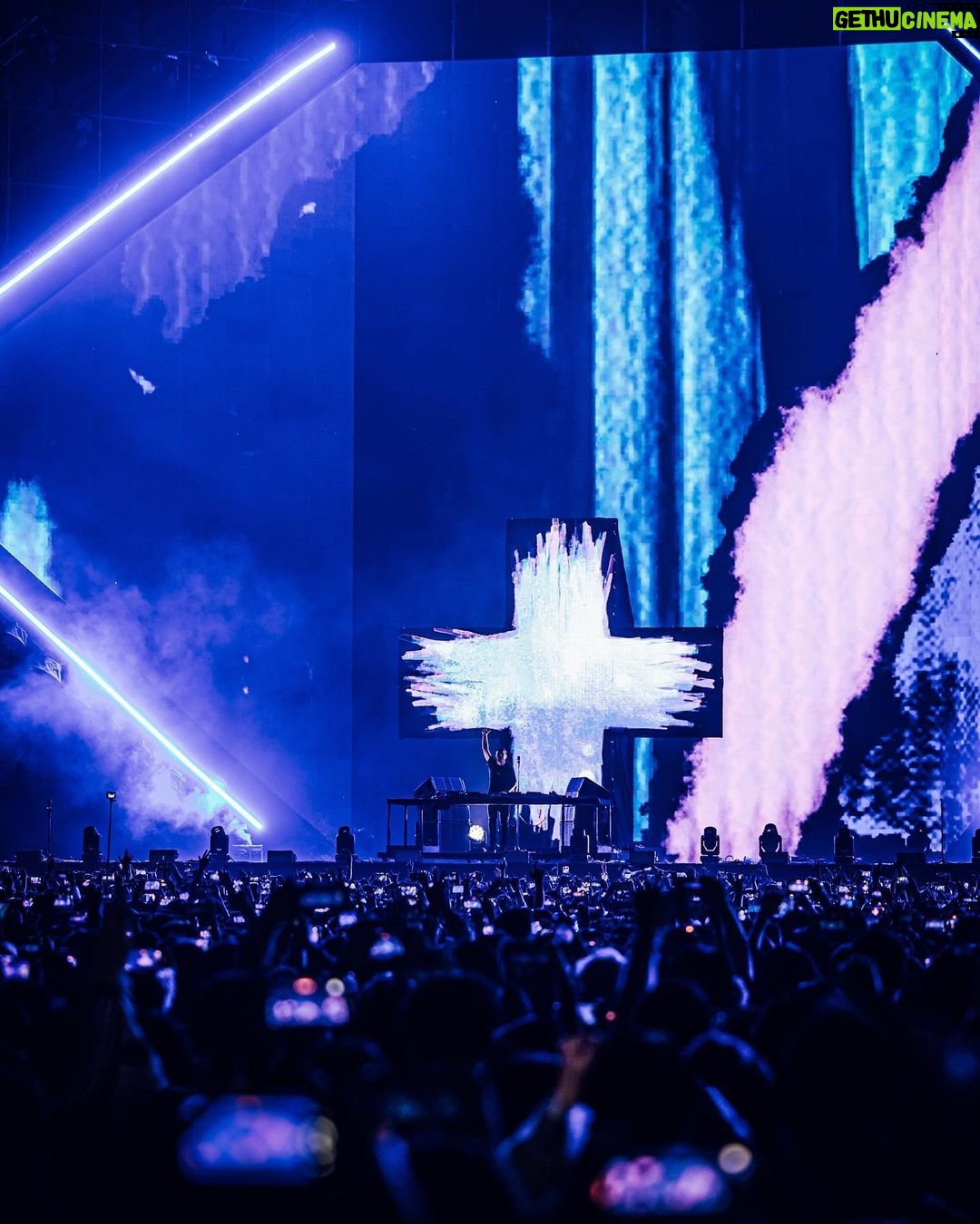 Martin Garrix Instagram - China I’ve missed you.. thank you for both shows last night ❤️❤️
