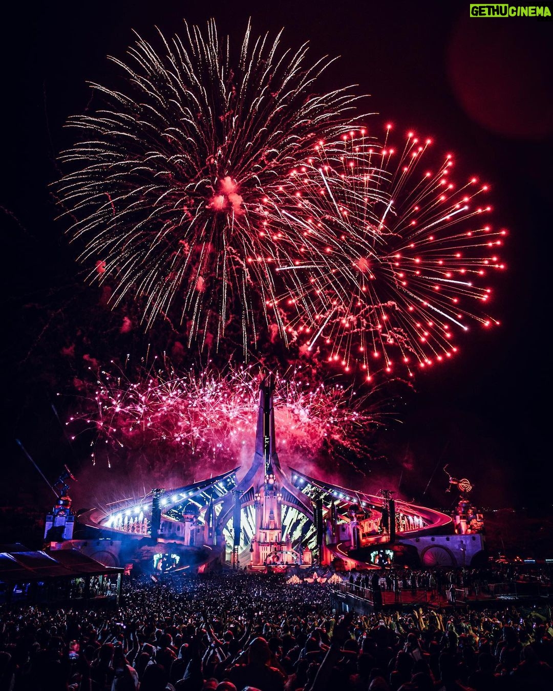 Martin Garrix Instagram - Sau Paulo I’ve got nothing but love for you!! 4 days here and I still don’t want to leave. thank you @tomorrowlandbrasil ❤️ São Paulo, Brazil