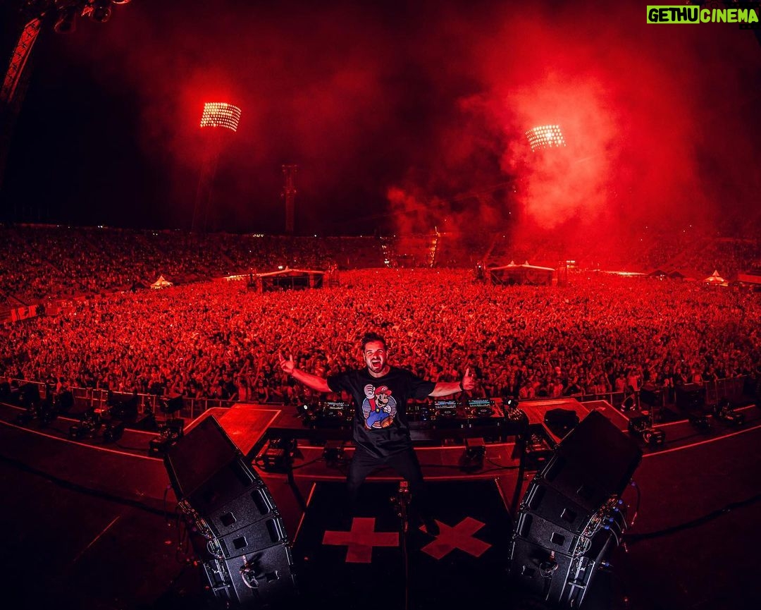Martin Garrix Instagram - München I’ve got nothing but LOVE for you!!! what an incredible way to end the summer festival tour. ❤️❤️ Olympiapark München