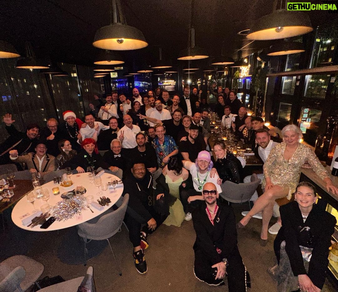 Martin Garrix Instagram - HAPPY HOLIDAYS FROM TEAM GARRIX!!! a lot of people only see the artist on stage but withouth these people working 24/7 in the background I would be nothing! ❤️❤️❤️❤️ very grateful Amsterdam, Netherlands
