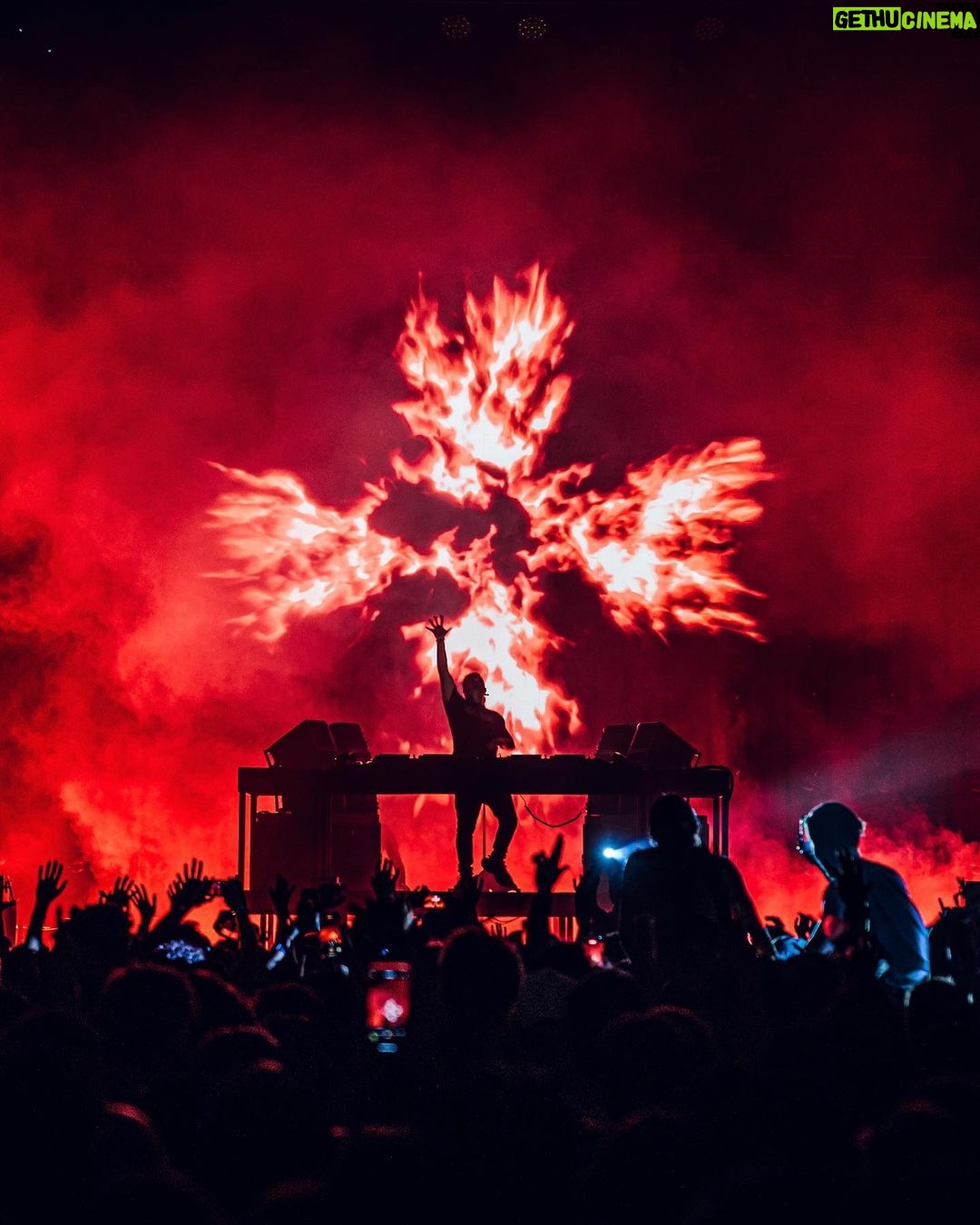 Martin Garrix Instagram - wowowow night 3 at Brooklyn Mirage was NUTS.. crazy crazy energy in the air. can’t believe there’s only 1 show left. thanks and see you soon! ❤️❤️ The Brooklyn Mirage